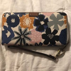 Fossil wristlet wallet